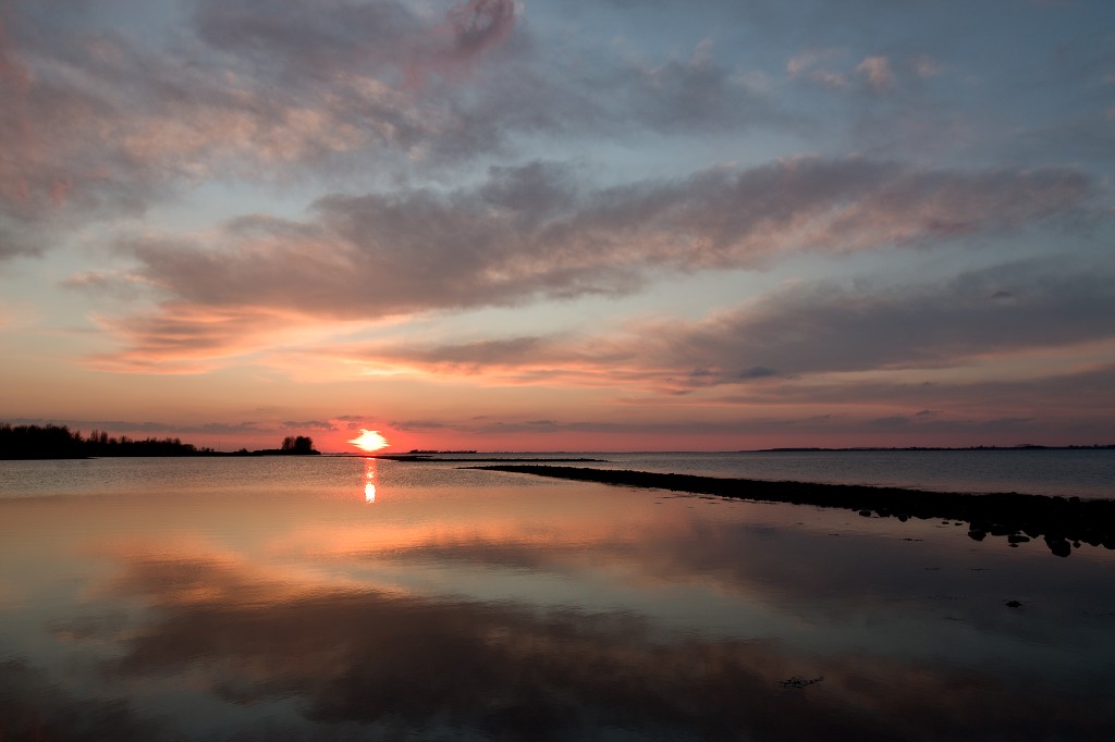 Zonsondergang zonsopkomst zonsopgang weer rijzende zon hdr avondschemering ochtendschemering horizon ochtend avond avondrood morgenrood